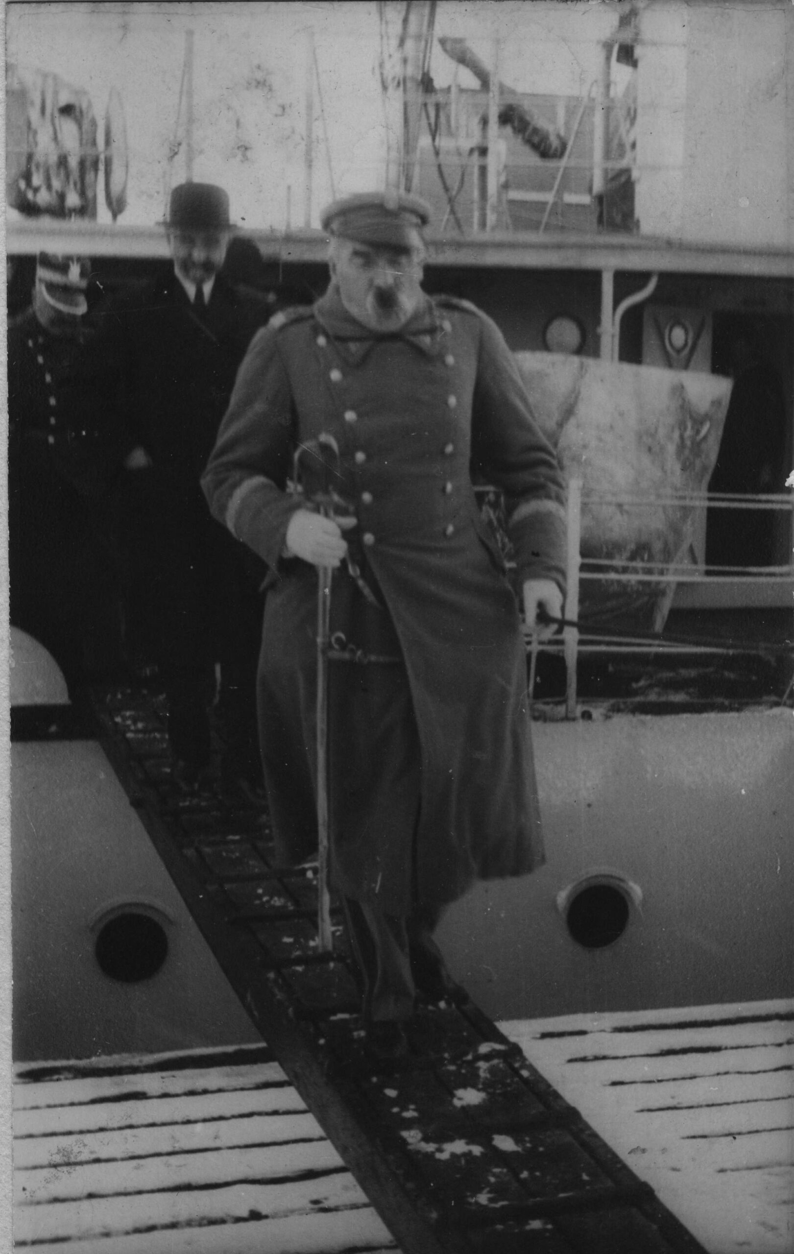 Marszałek Piłsudski na trapie ORP Wicher